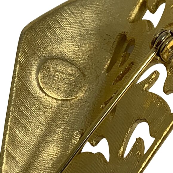 Vintage 80s Goldtone Filigree Brooch Intricate Leaf Design Signed Venue USA - Picture 4 of 4